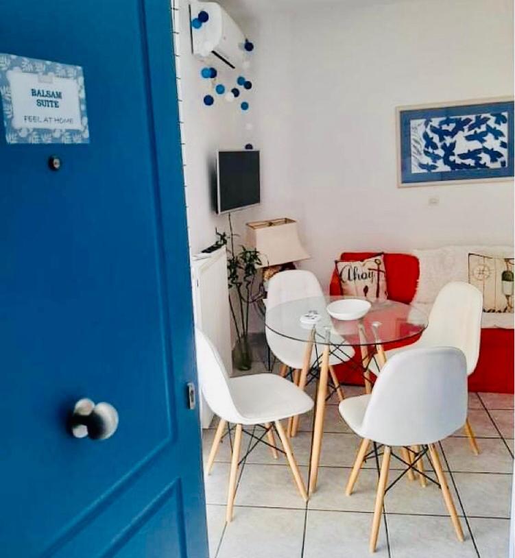 Balsam Suite - 50M To The Beach カラマタ エクステリア 写真
